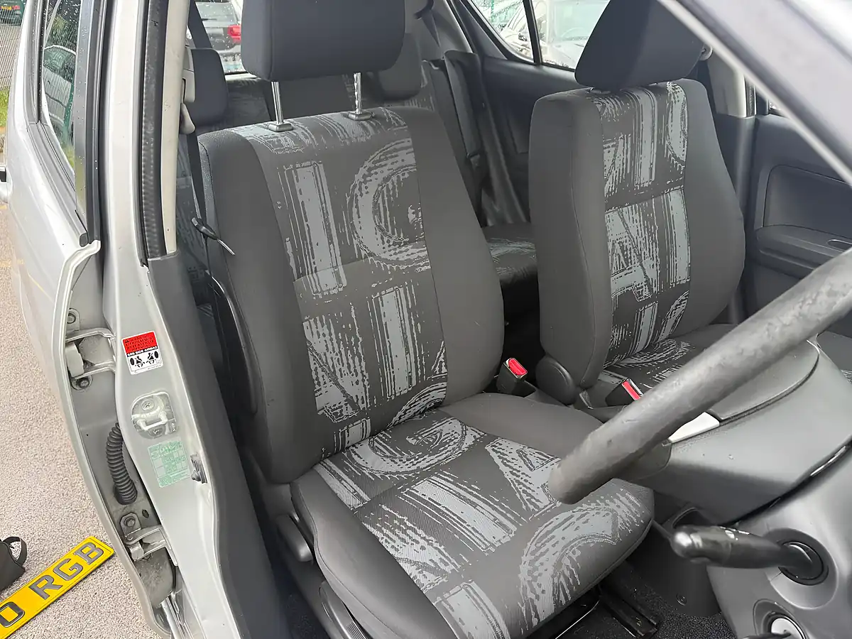 Used 2013 Vauxhall Agila S Silver - Interior and Exterior details 20