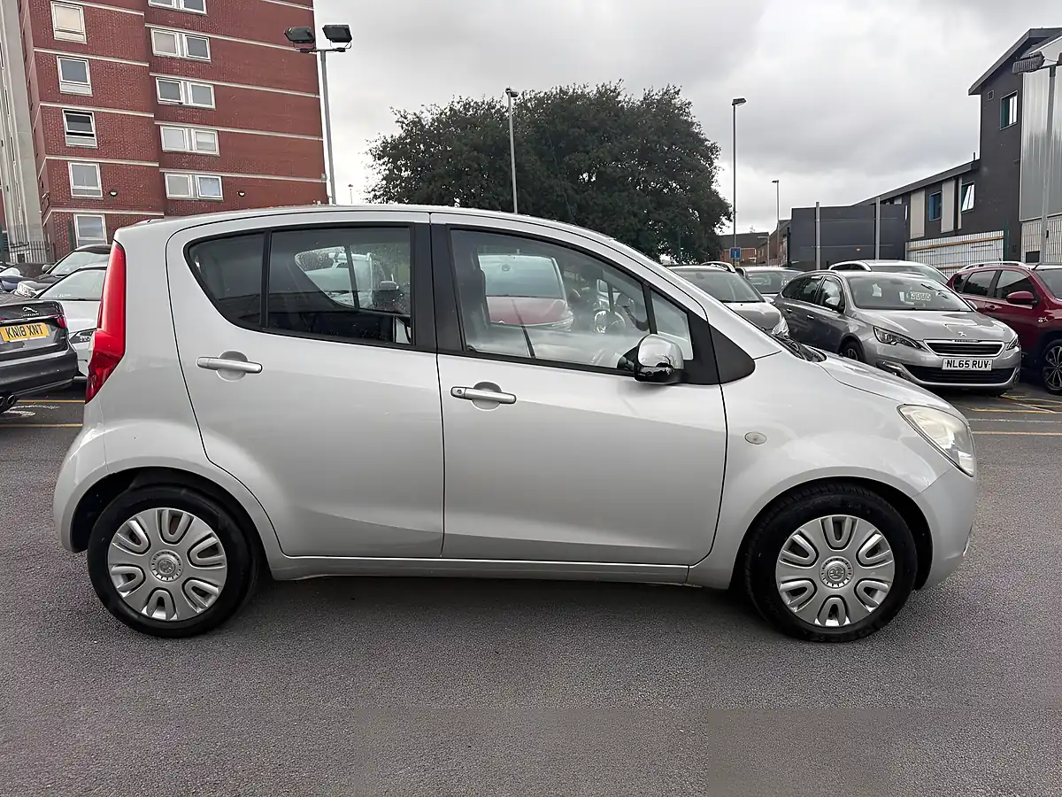 Used 2013 Vauxhall Agila S Silver - Interior and Exterior details 9