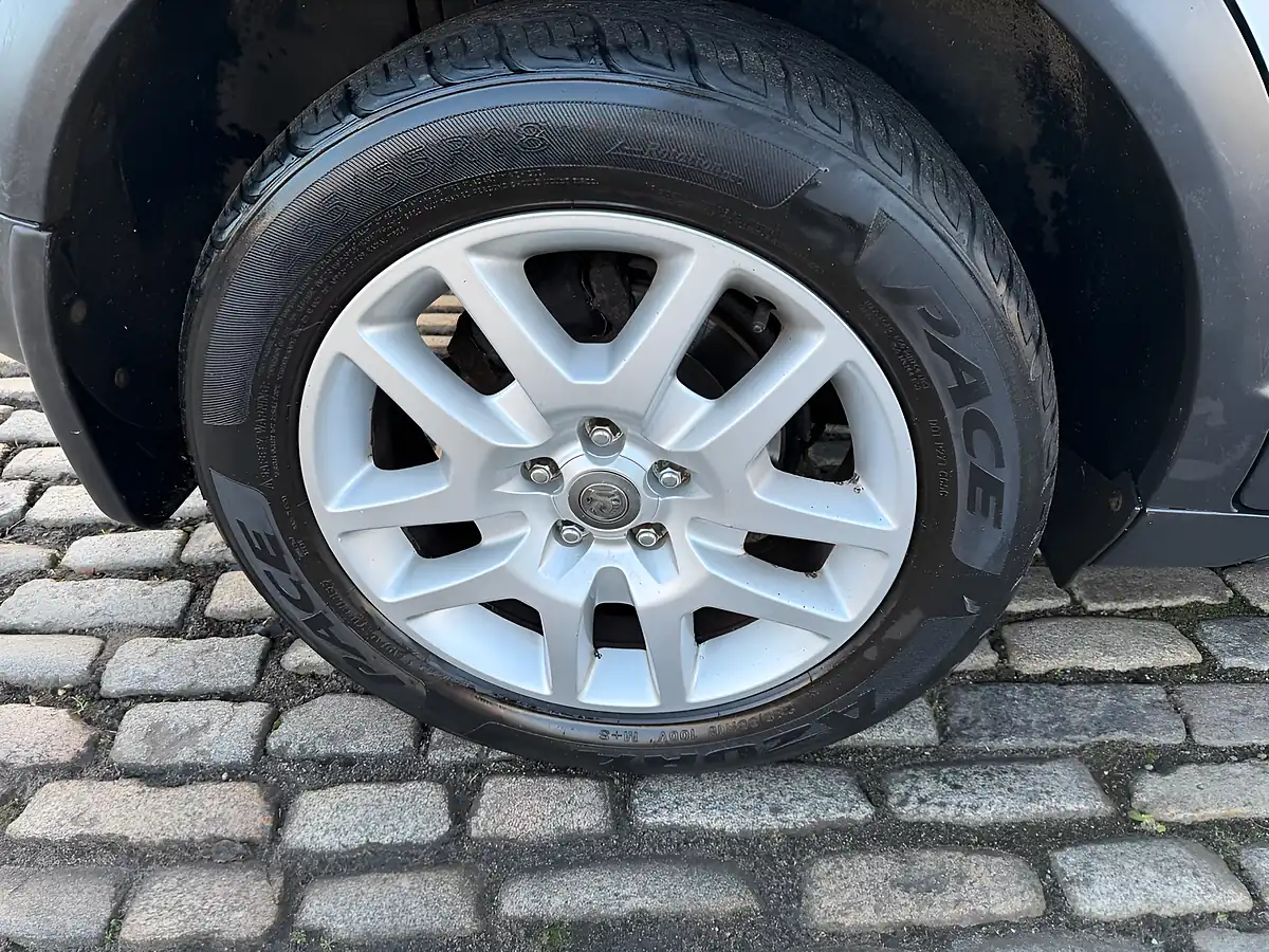 Used 2013 Vauxhall Antara Exclusiv Sovereign Silver - Interior and Exterior details 15
