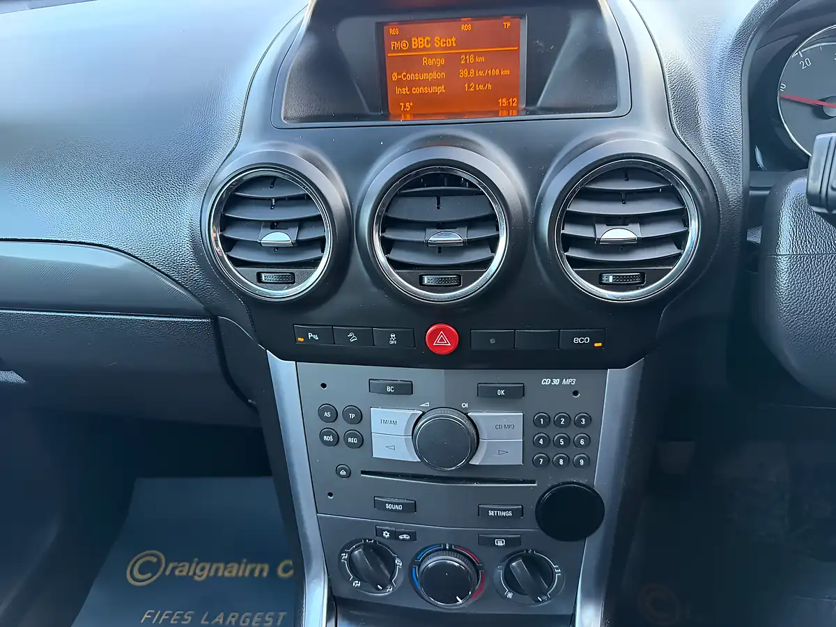 Used 2013 Vauxhall Antara Exclusiv Sovereign Silver - Interior and Exterior details 17