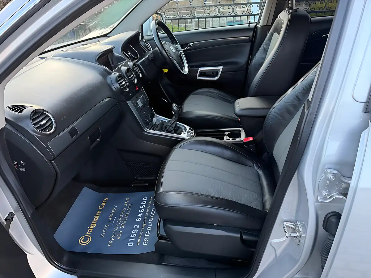 Used 2013 Vauxhall Antara Exclusiv Sovereign Silver - Interior and Exterior details 19