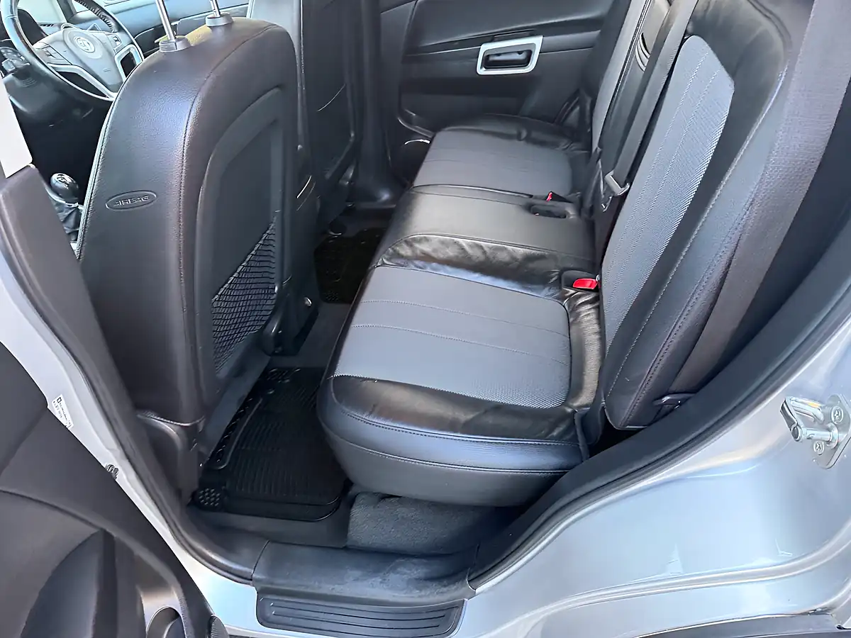Used 2013 Vauxhall Antara Exclusiv Sovereign Silver - Interior and Exterior details 20