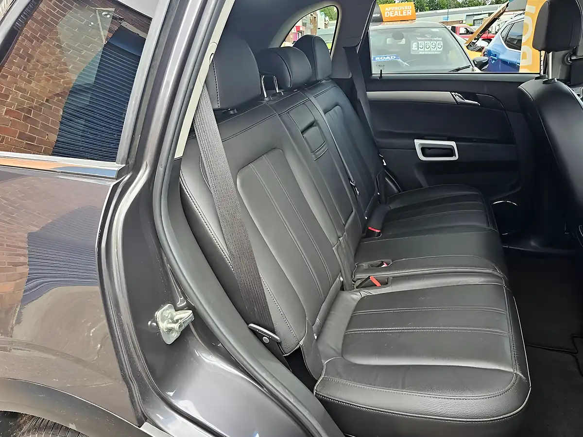 Used 2013 Vauxhall Antara Se Grey - Interior and Exterior details 6