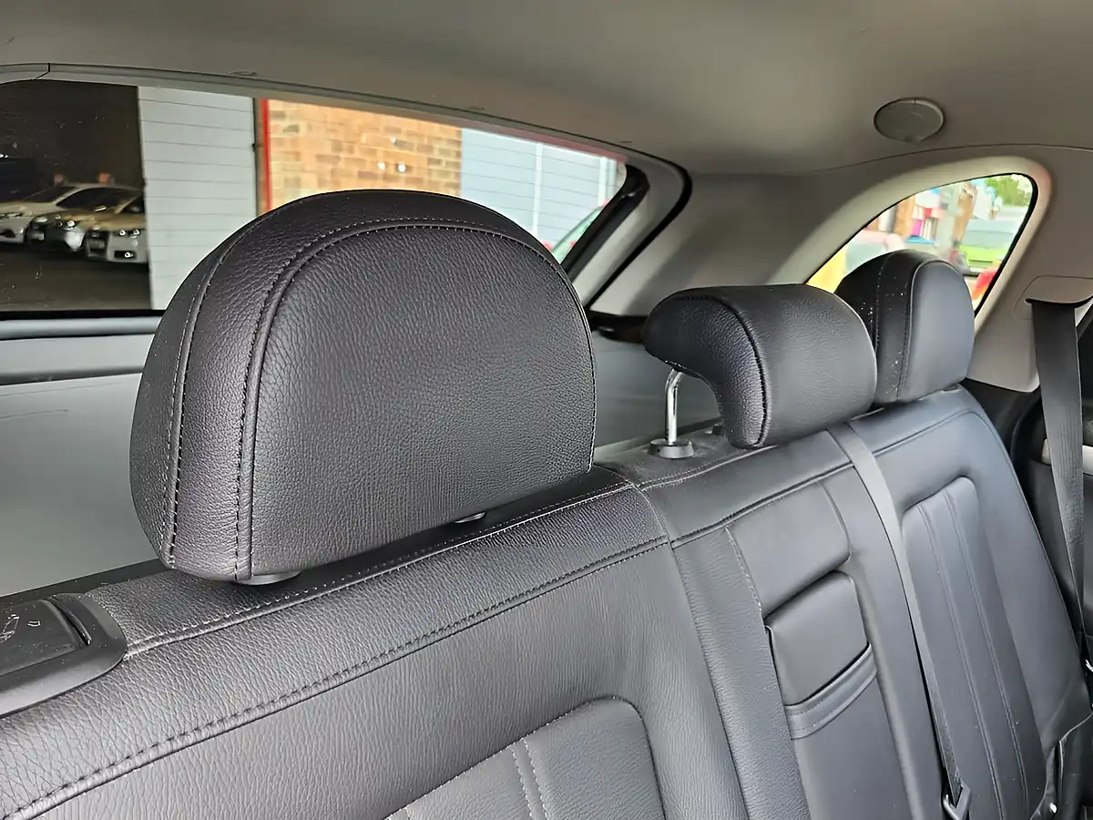 Used 2013 Vauxhall Antara Se Grey - Interior and Exterior details 7