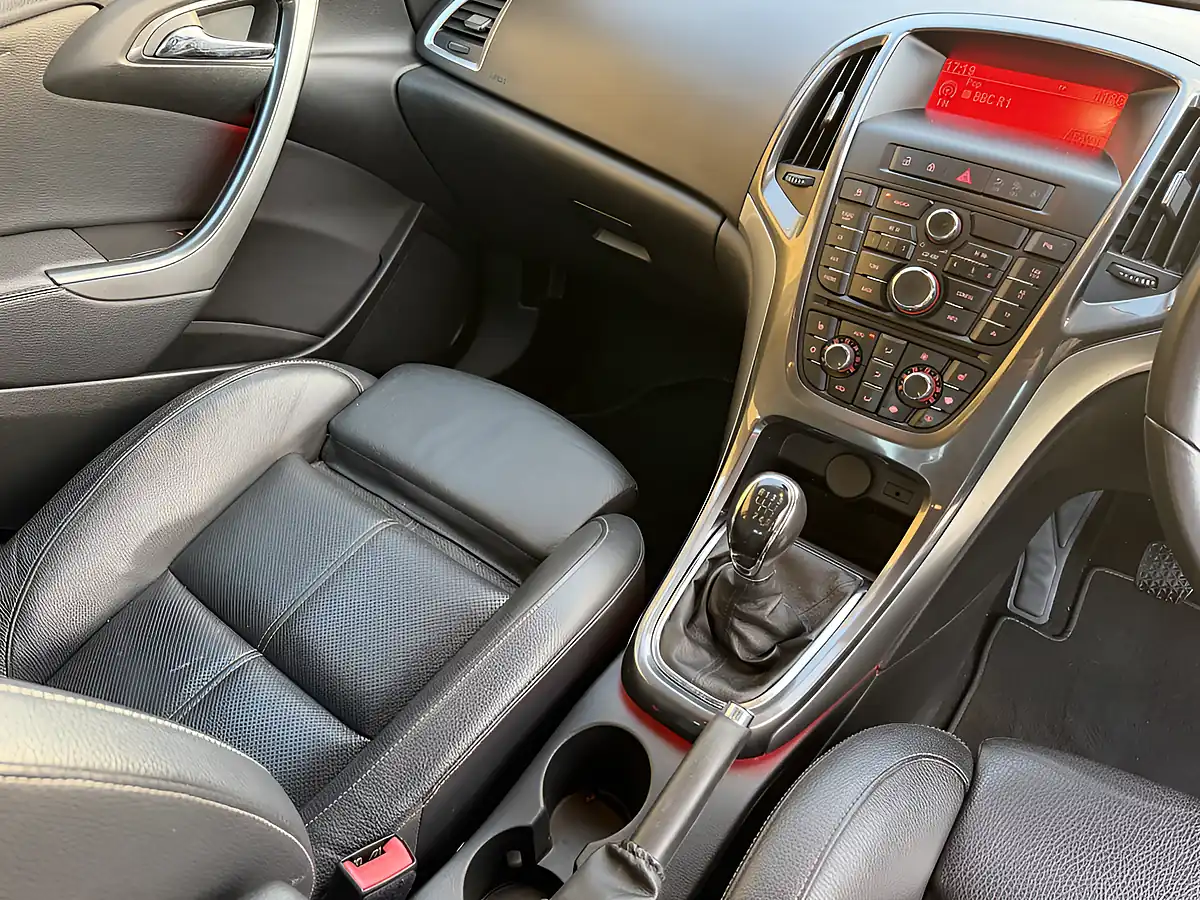 Used 2013 Vauxhall Astra Elite Black Metallic - Interior and Exterior details 10