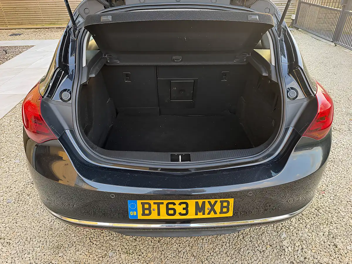 Used 2013 Vauxhall Astra Elite Black Metallic - Interior and Exterior details 14