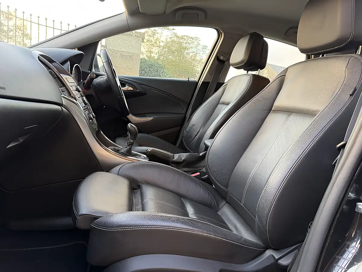 Used 2013 Vauxhall Astra Elite Black Metallic - Interior and Exterior details 17