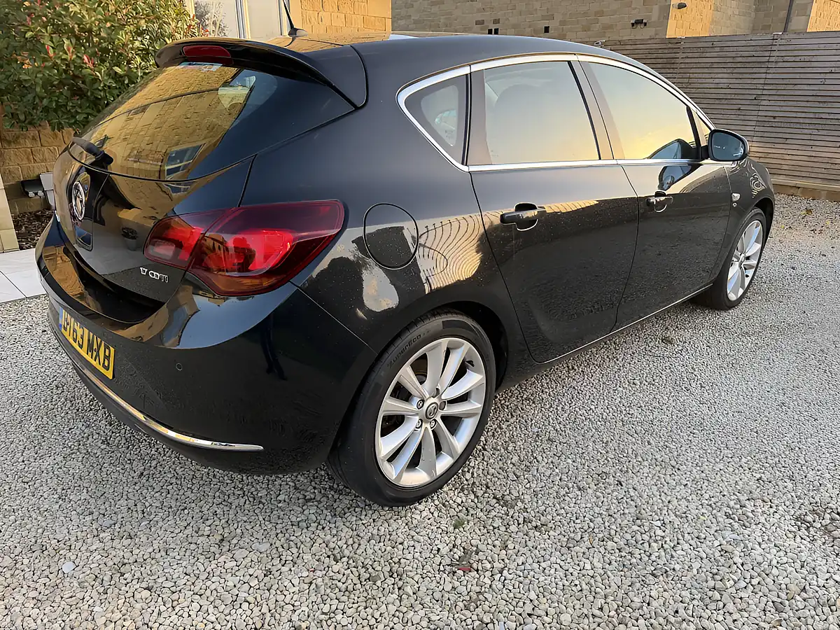 Used 2013 Vauxhall Astra Elite Black Metallic - Interior and Exterior details 4