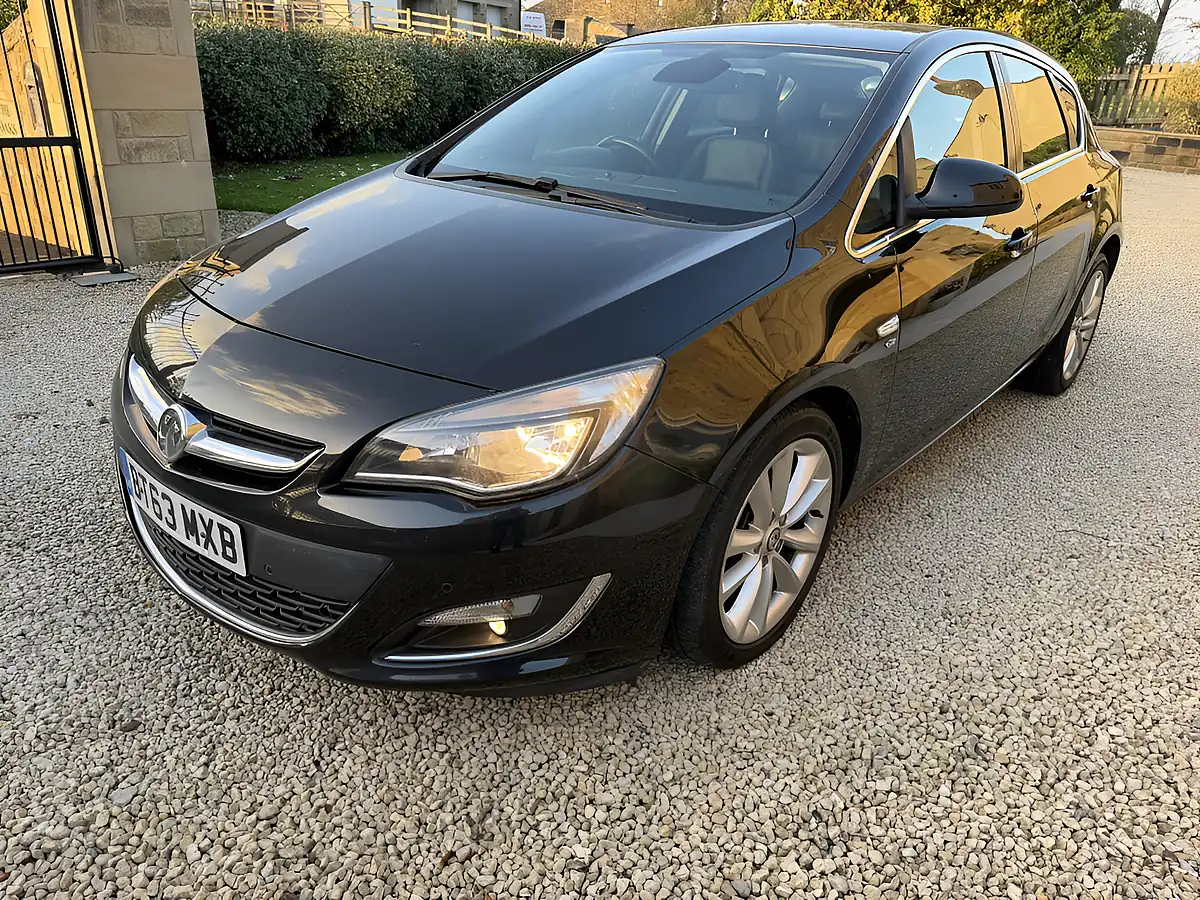 Used 2013 Vauxhall Astra Elite Black Metallic - Interior and Exterior details 8