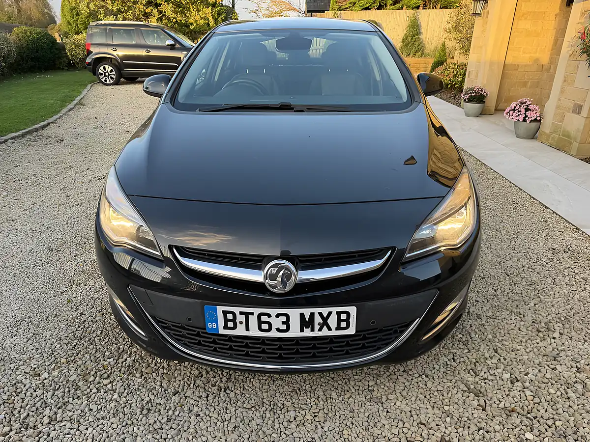 Used 2013 Vauxhall Astra Elite Black Metallic - Interior and Exterior details 9