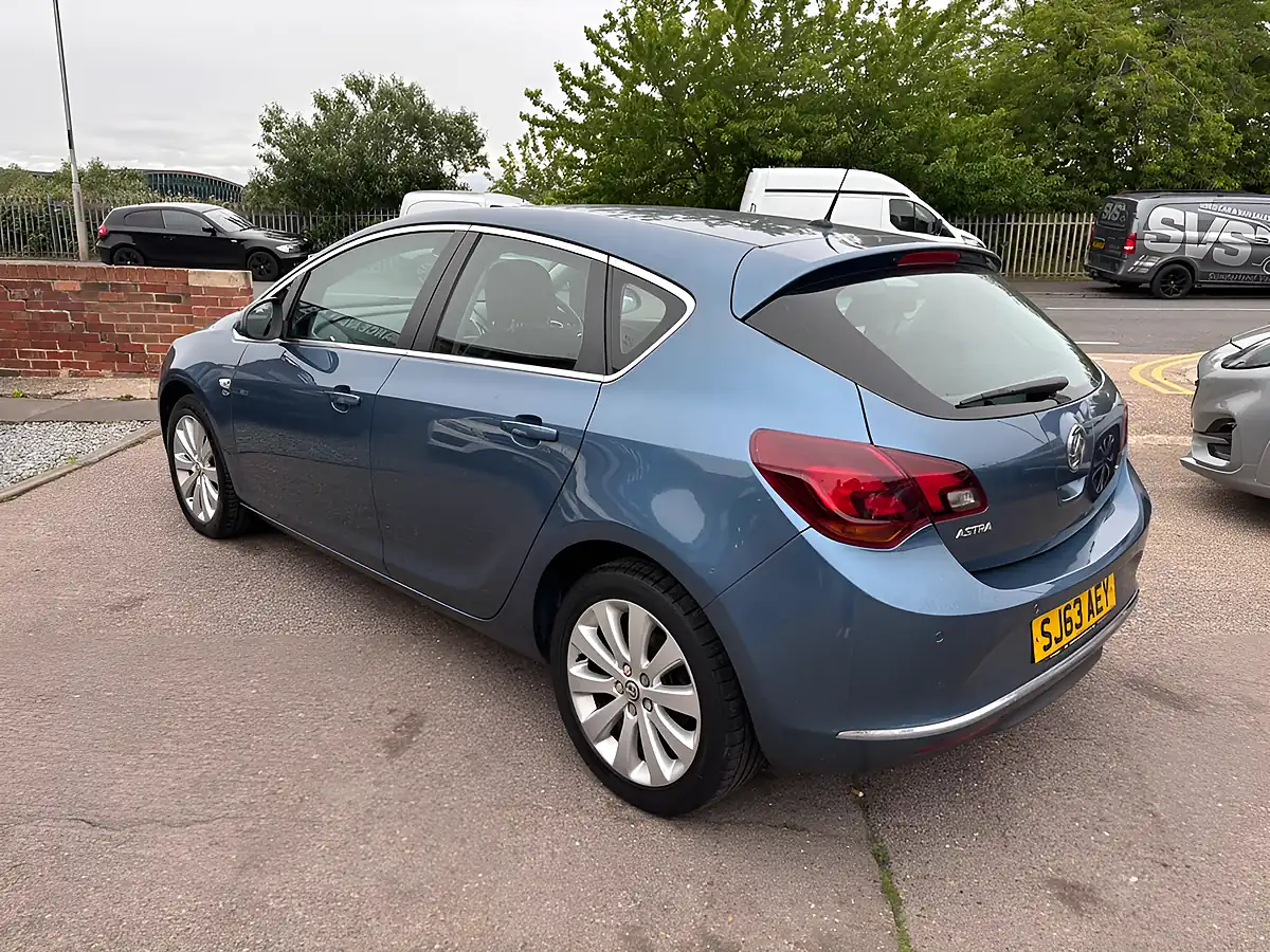 Used 2013 Vauxhall Astra Elite Blue - Interior and Exterior details 11