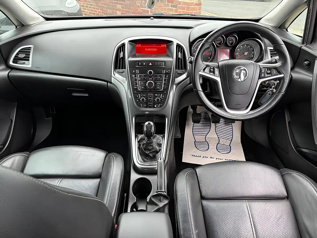 Used 2013 Vauxhall Astra Elite Blue - Interior and Exterior details 12