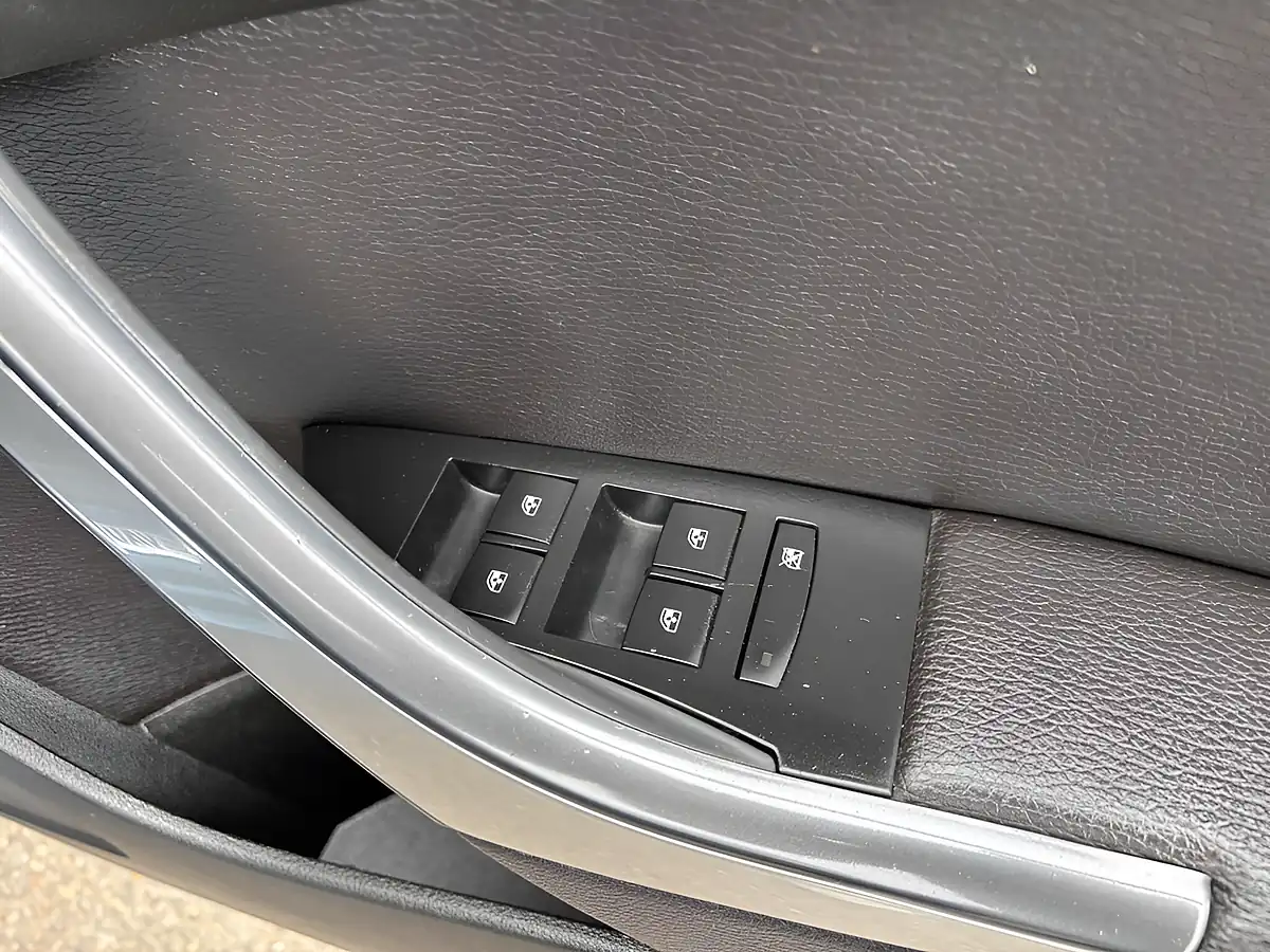 Used 2013 Vauxhall Astra Elite Blue - Interior and Exterior details 16