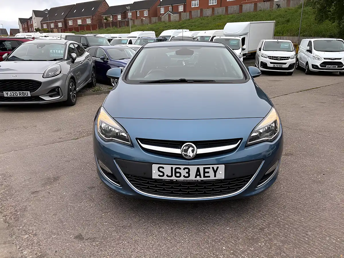 Used 2013 Vauxhall Astra Elite Blue - Interior and Exterior details 2