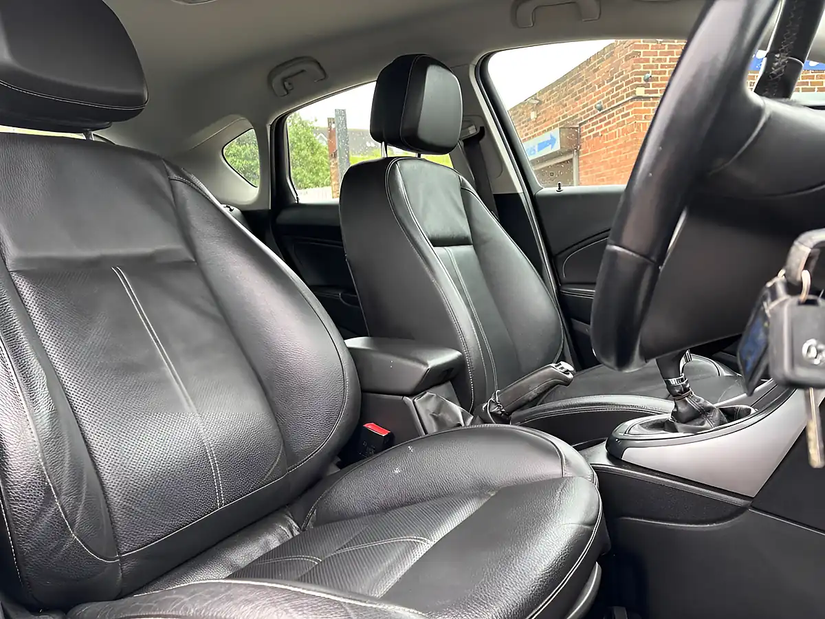 Used 2013 Vauxhall Astra Elite Blue - Interior and Exterior details 20
