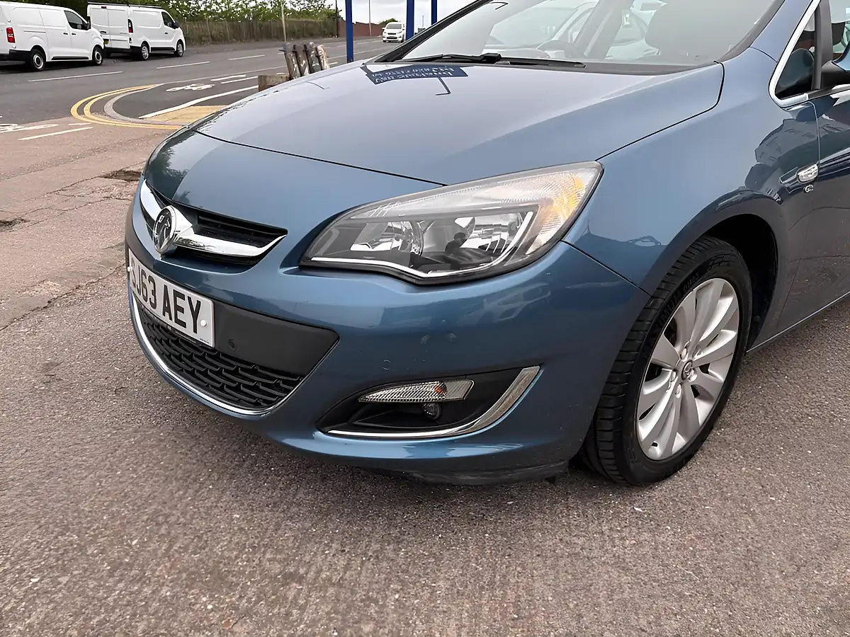 Used 2013 Vauxhall Astra Elite Blue - Interior and Exterior details 3