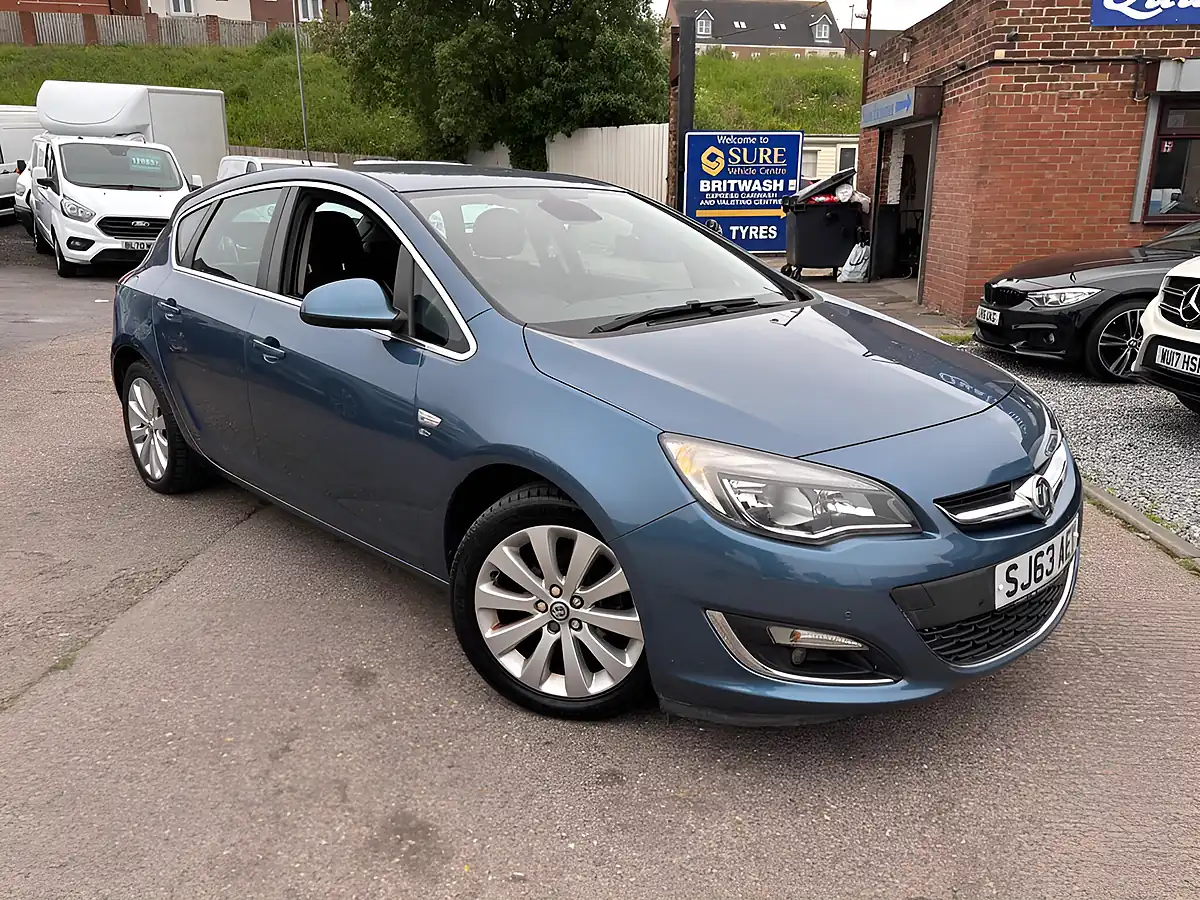 Used 2013 Vauxhall Astra Elite Blue - Interior and Exterior details 5