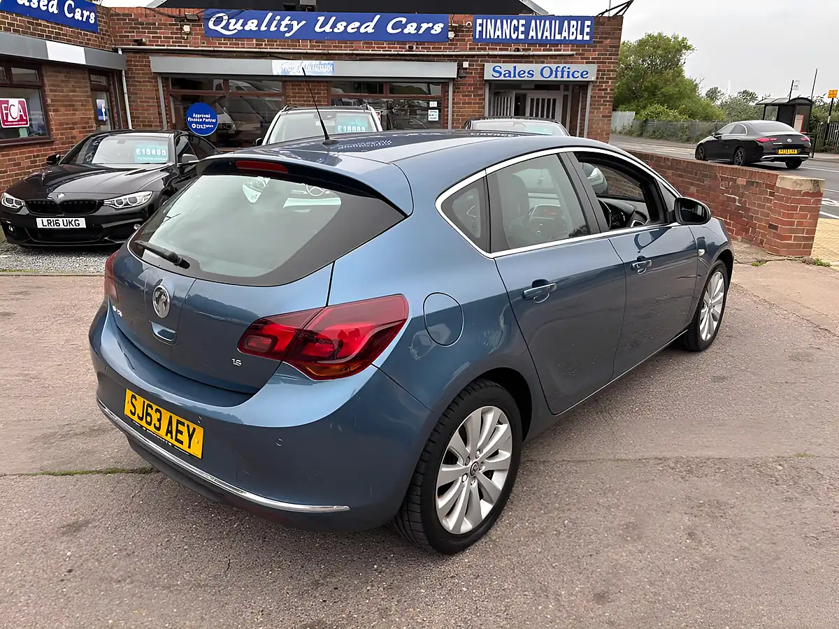 Used 2013 Vauxhall Astra Elite Blue - Interior and Exterior details 9