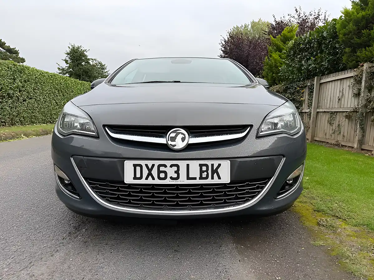 Used 2013 Vauxhall Astra Elite Phantom Grey - Interior and Exterior details 2