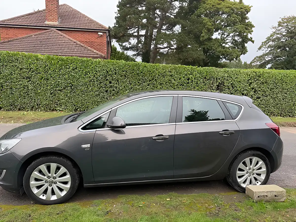 Used 2013 Vauxhall Astra Elite Phantom Grey - Interior and Exterior details 8