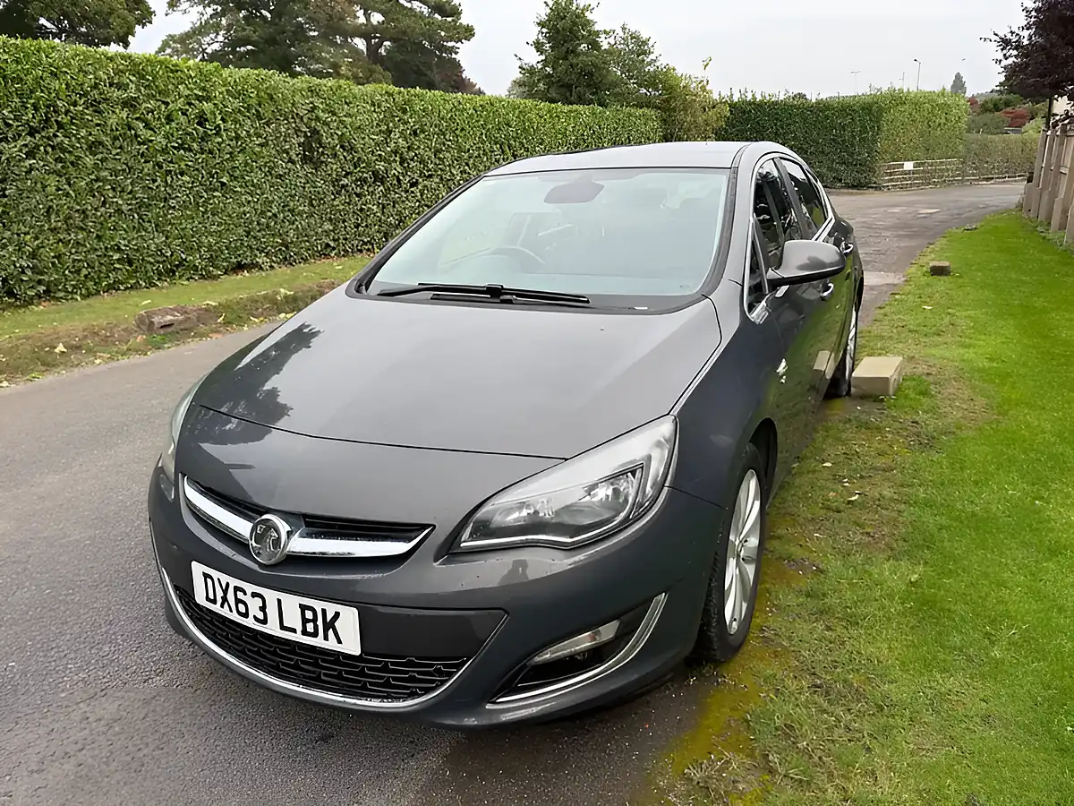 Used 2013 Vauxhall Astra Elite Phantom Grey - Interior and Exterior details 9