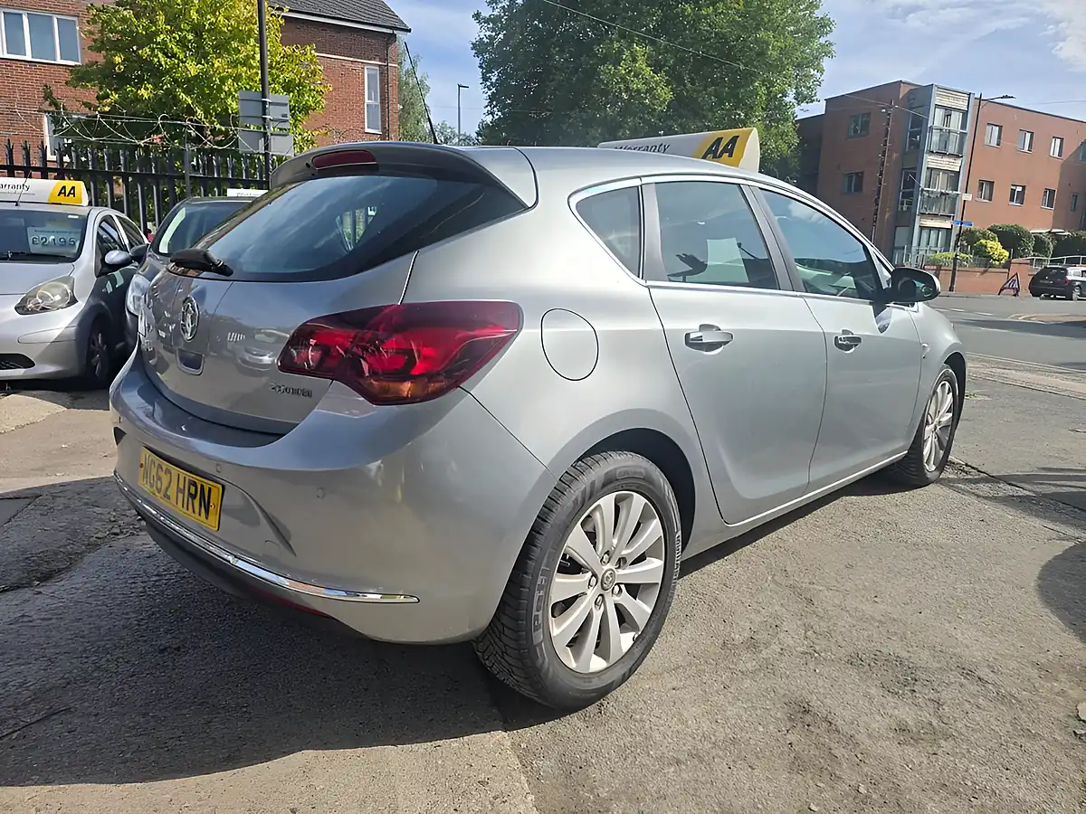 Used 2013 Vauxhall Astra Elite Silver - Interior and Exterior details 10