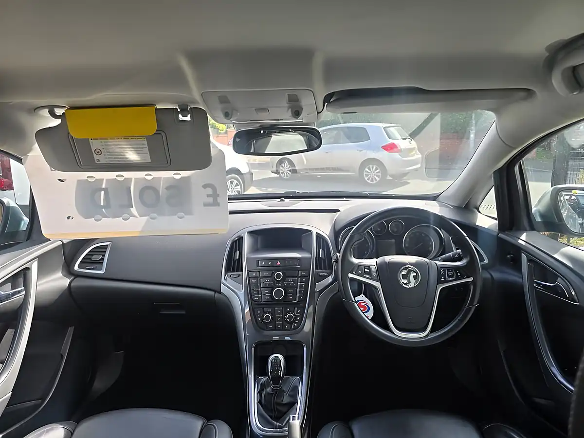 Used 2013 Vauxhall Astra Elite Silver - Interior and Exterior details 12
