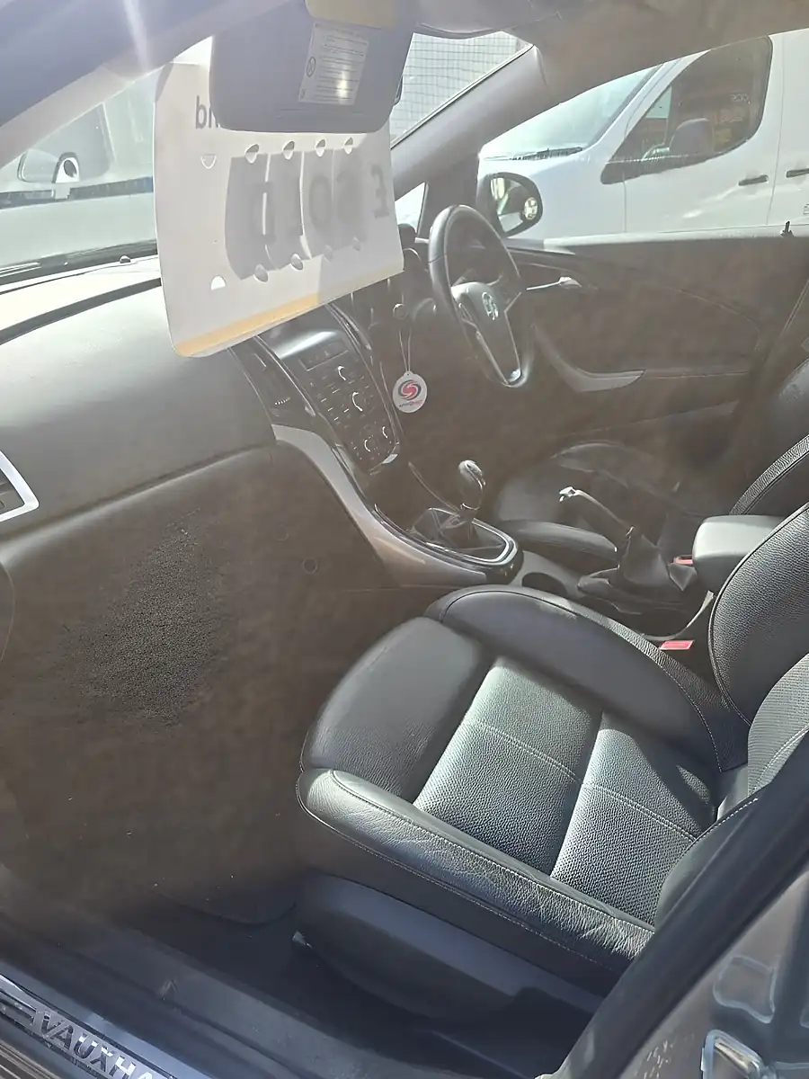 Used 2013 Vauxhall Astra Elite Silver - Interior and Exterior details 14
