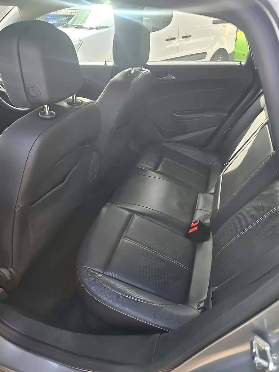 Used 2013 Vauxhall Astra Elite Silver - Interior and Exterior details 17