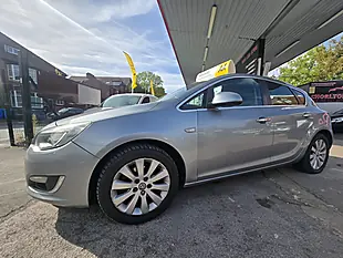 Used 2013 Vauxhall Astra Elite Silver - Interior and Exterior details 5
