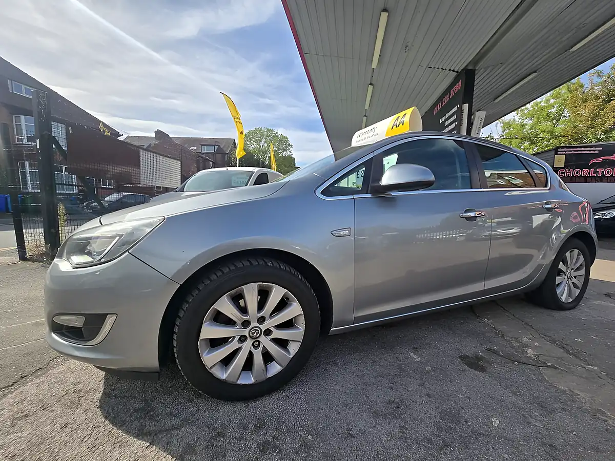Used 2013 Vauxhall Astra Elite Silver - Interior and Exterior details 5