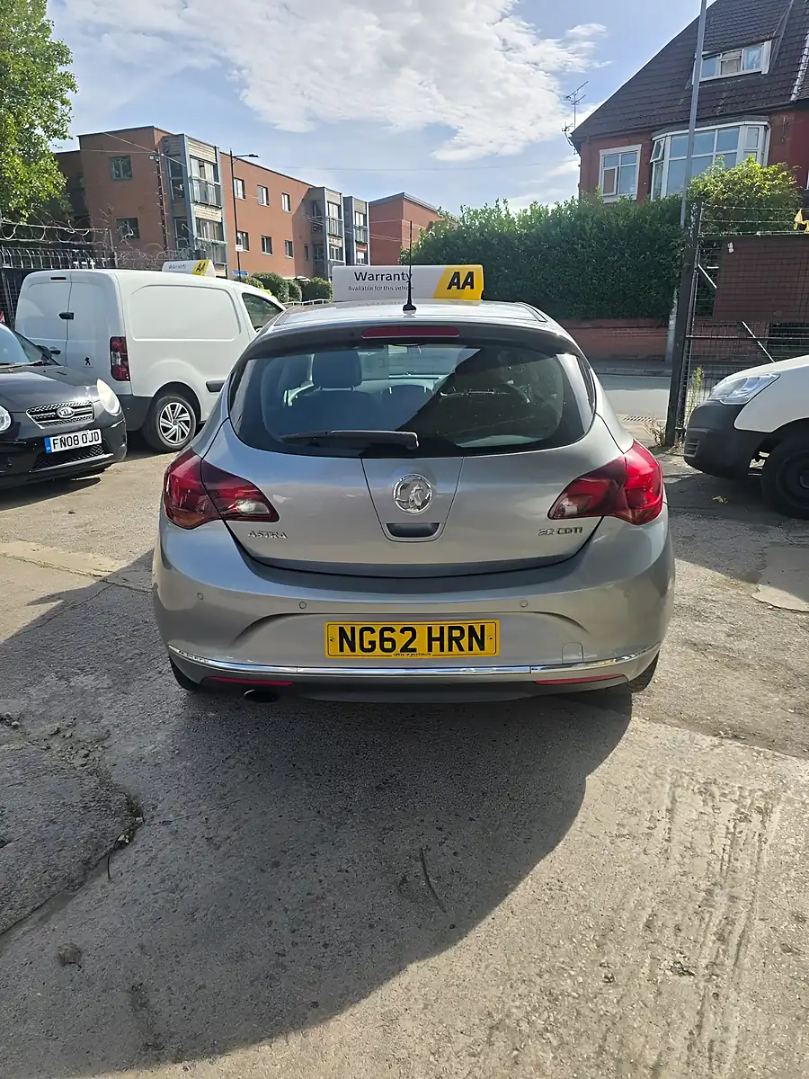 Used 2013 Vauxhall Astra Elite Silver - Interior and Exterior details 8
