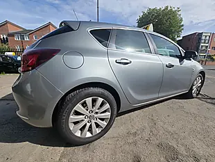 Used 2013 Vauxhall Astra Elite Silver - Interior and Exterior details 9