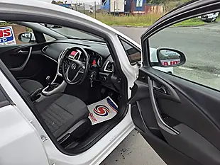 Used 2013 Vauxhall Astra Energy White - Interior and Exterior details 10