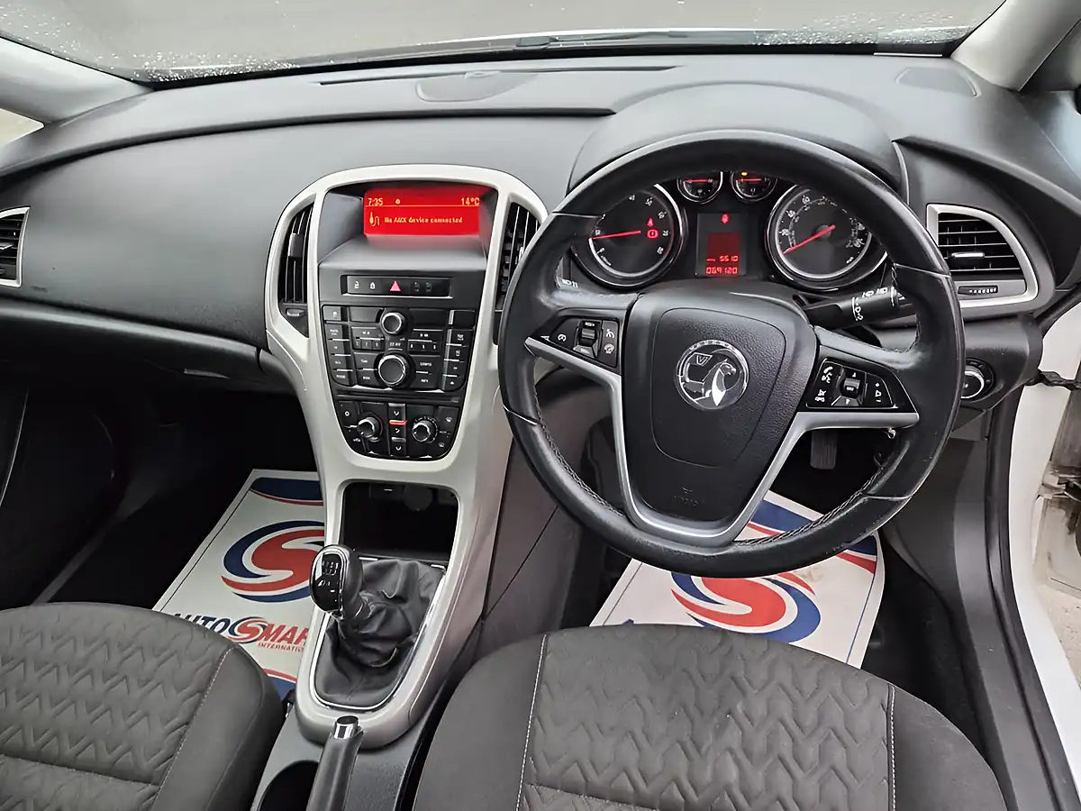 Used 2013 Vauxhall Astra Energy White - Interior and Exterior details 11