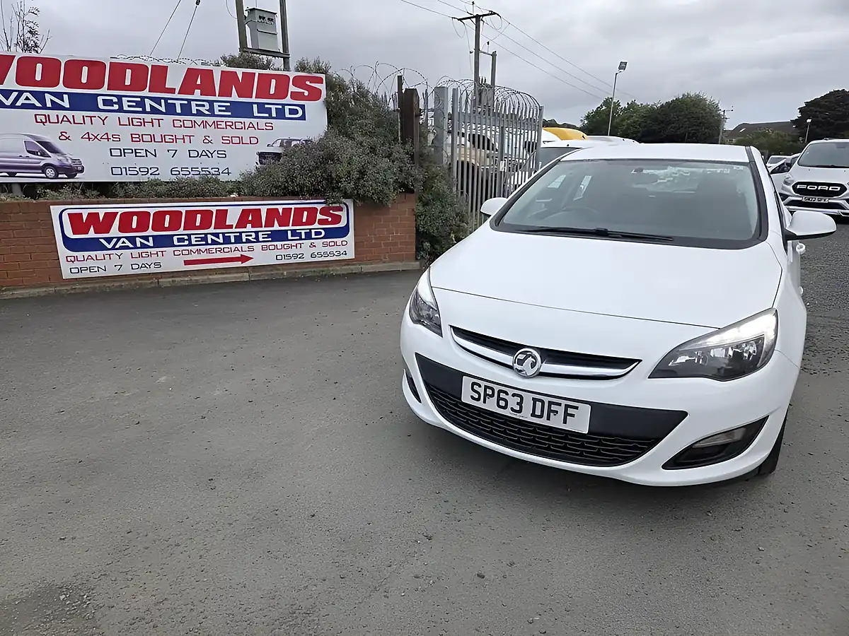 Used 2013 Vauxhall Astra Energy White - Interior and Exterior details 3