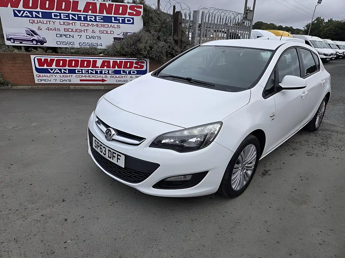 Used 2013 Vauxhall Astra Energy White - Interior and Exterior details 4