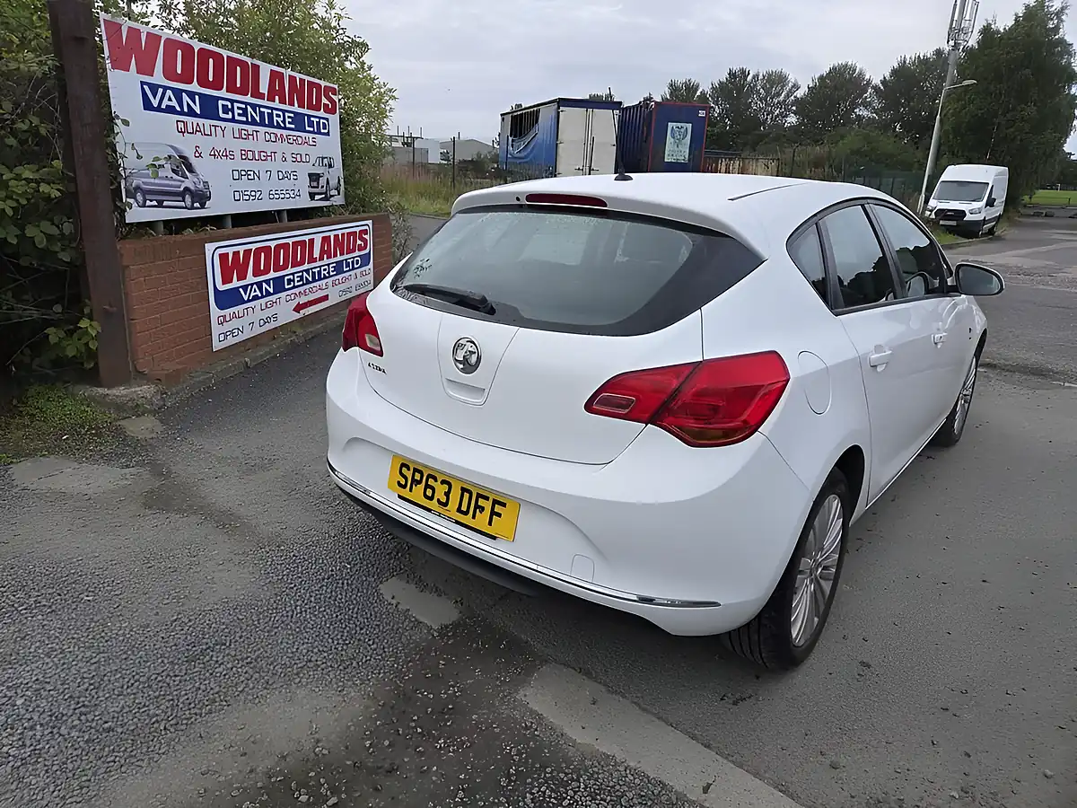 Used 2013 Vauxhall Astra Energy White - Interior and Exterior details 5