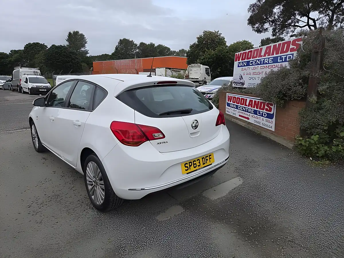 Used 2013 Vauxhall Astra Energy White - Interior and Exterior details 6