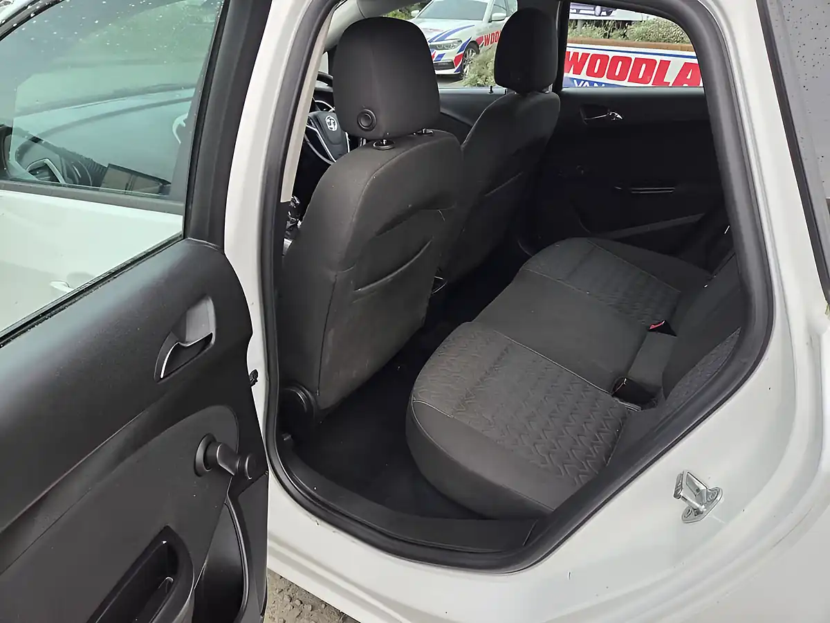 Used 2013 Vauxhall Astra Energy White - Interior and Exterior details 8