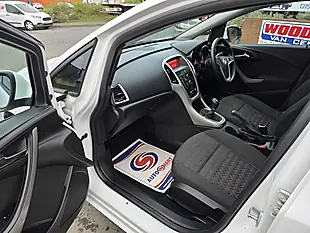 Used 2013 Vauxhall Astra Energy White - Interior and Exterior details 9