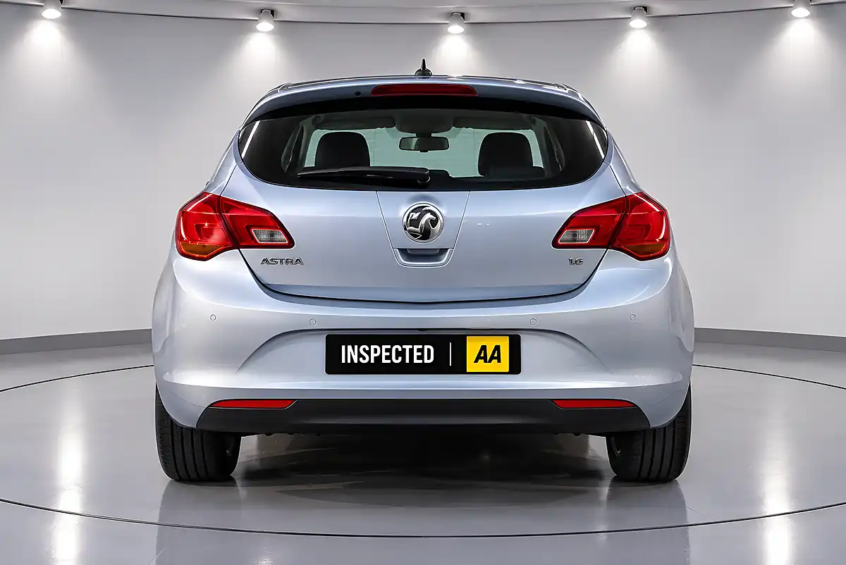 Used 2013 Vauxhall Astra Es Silver - Interior and Exterior details 10