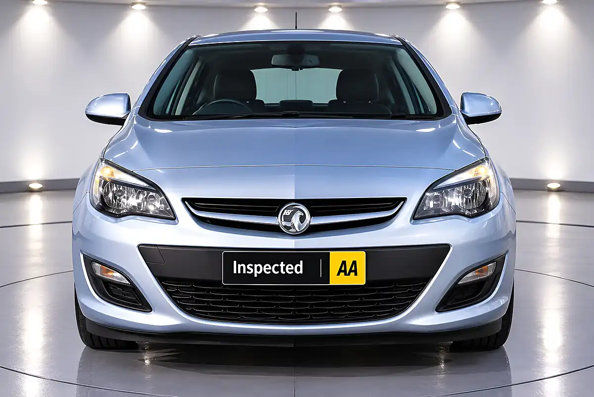 Used 2013 Vauxhall Astra Es Silver - Interior and Exterior details 11