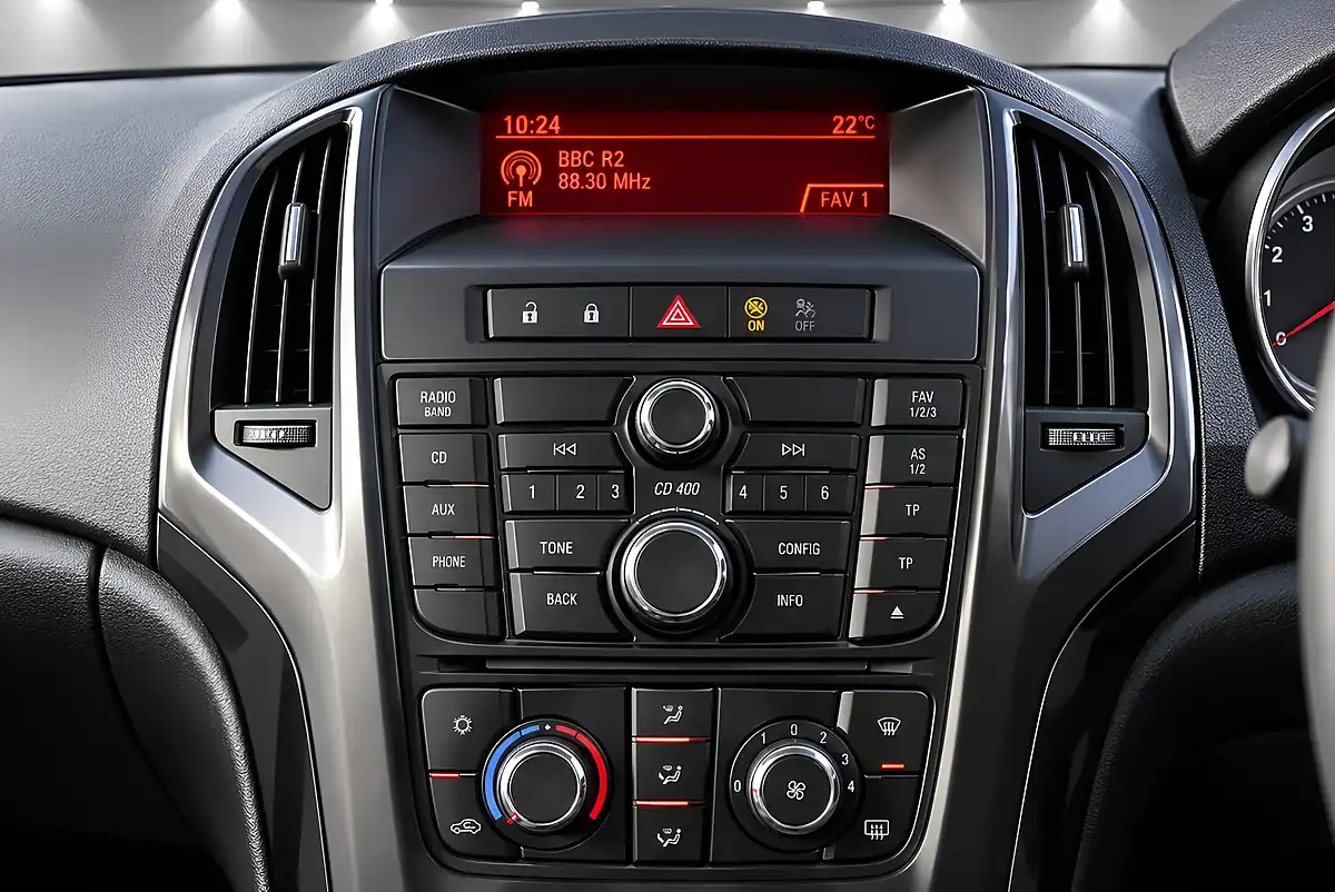Used 2013 Vauxhall Astra Es Silver - Interior and Exterior details 14