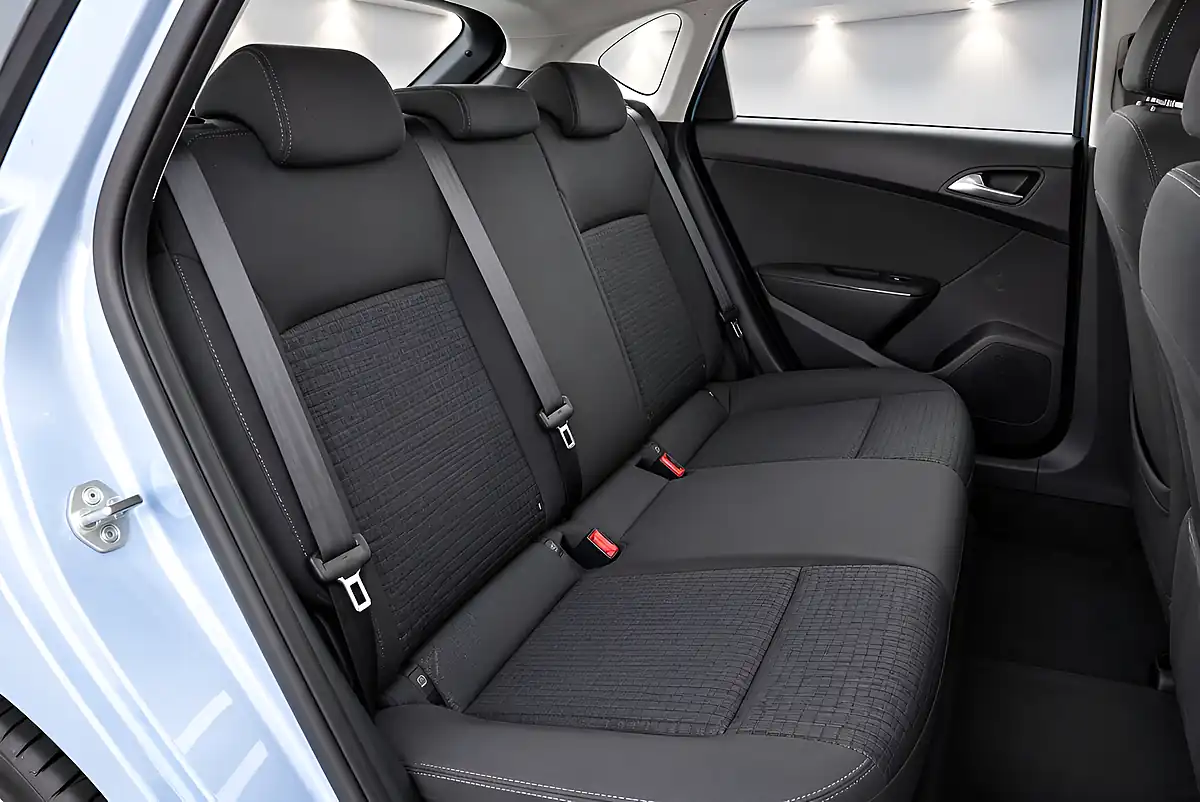 Used 2013 Vauxhall Astra Es Silver - Interior and Exterior details 16