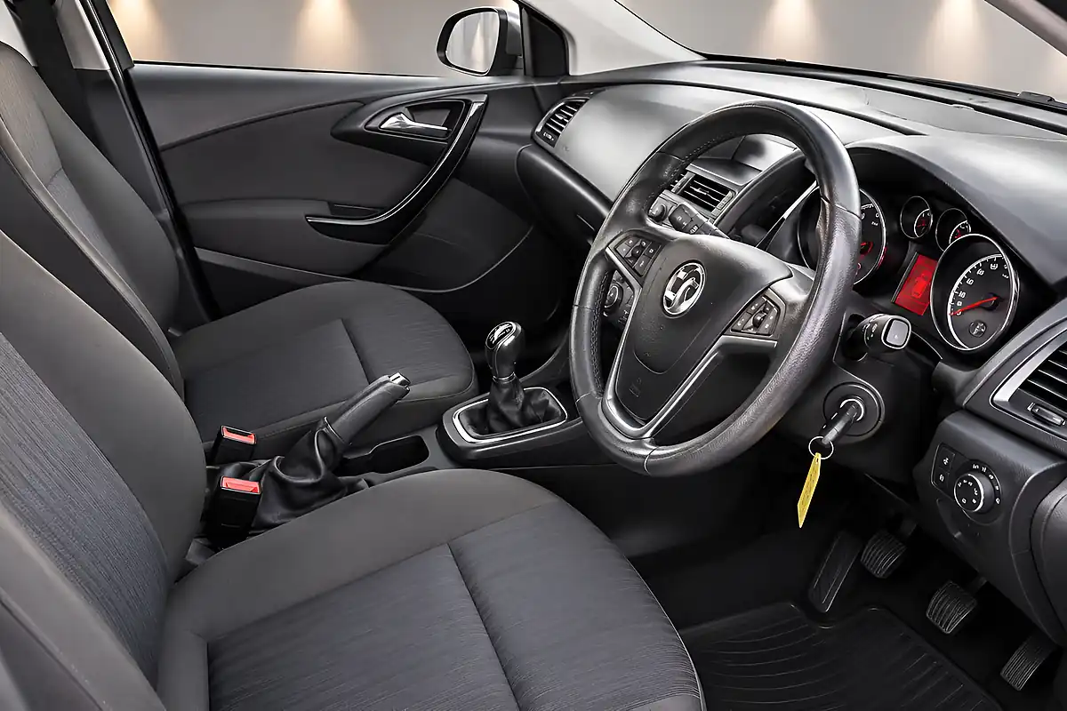 Used 2013 Vauxhall Astra Es Silver - Interior and Exterior details 18