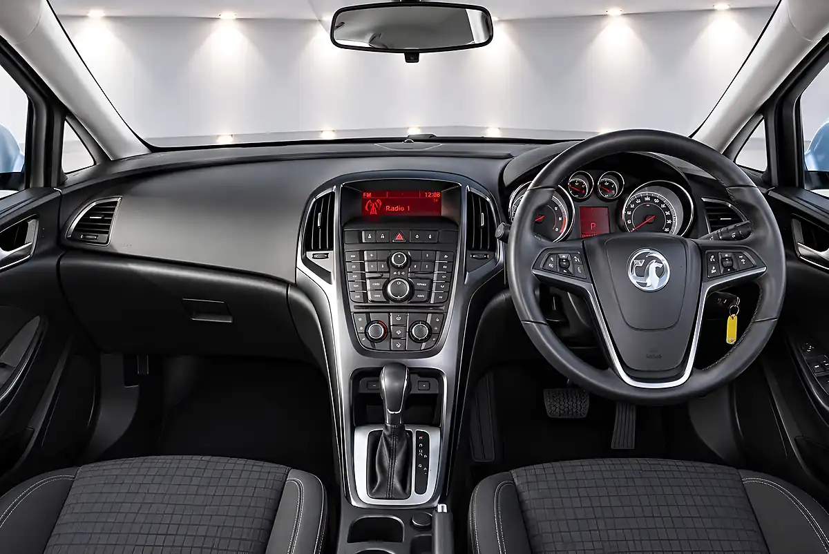 Used 2013 Vauxhall Astra Es Silver - Interior and Exterior details 19