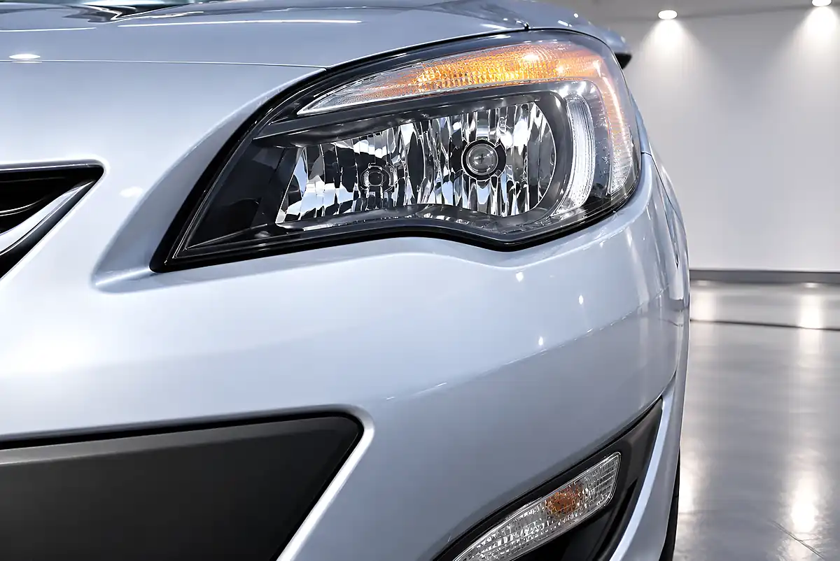 Used 2013 Vauxhall Astra Es Silver - Interior and Exterior details 6