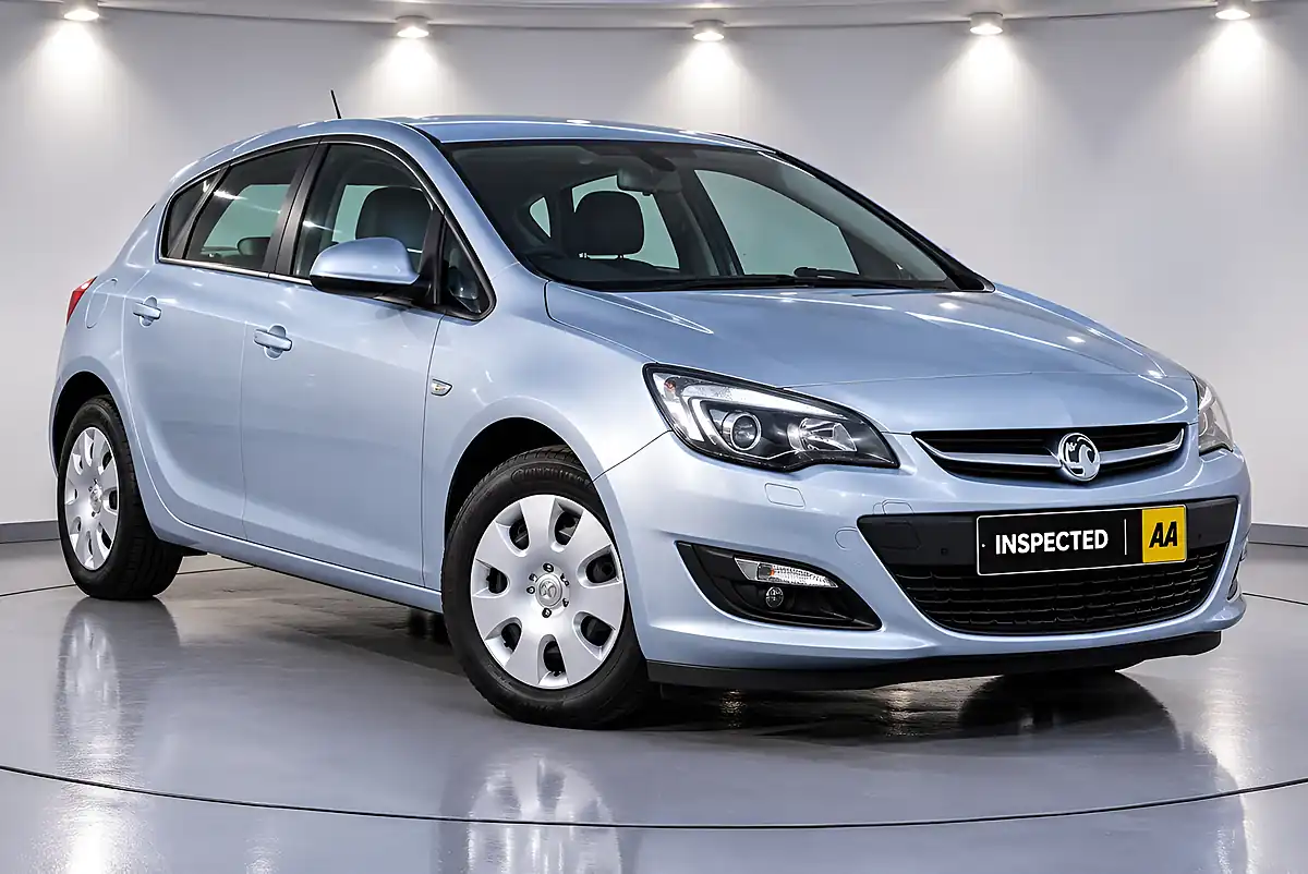 Used 2013 Vauxhall Astra Es Silver - Interior and Exterior details 8
