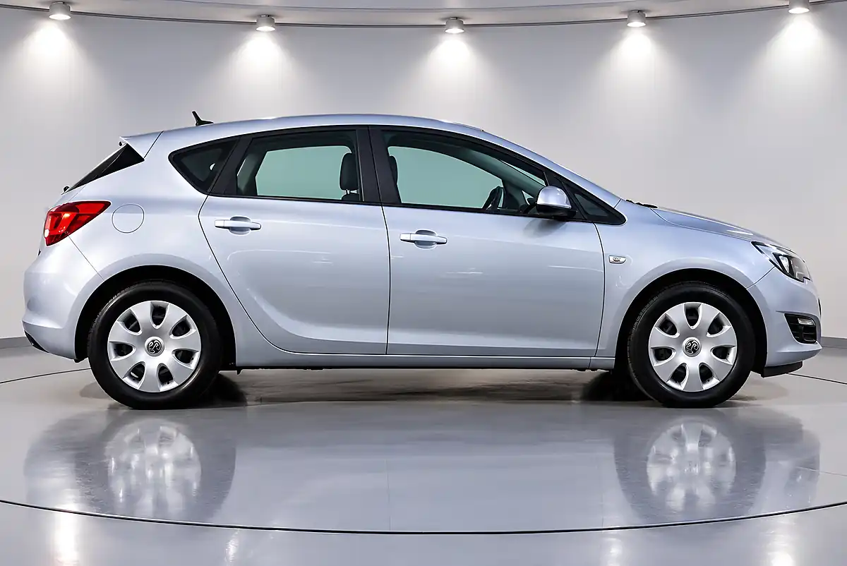 Used 2013 Vauxhall Astra Es Silver - Interior and Exterior details 9